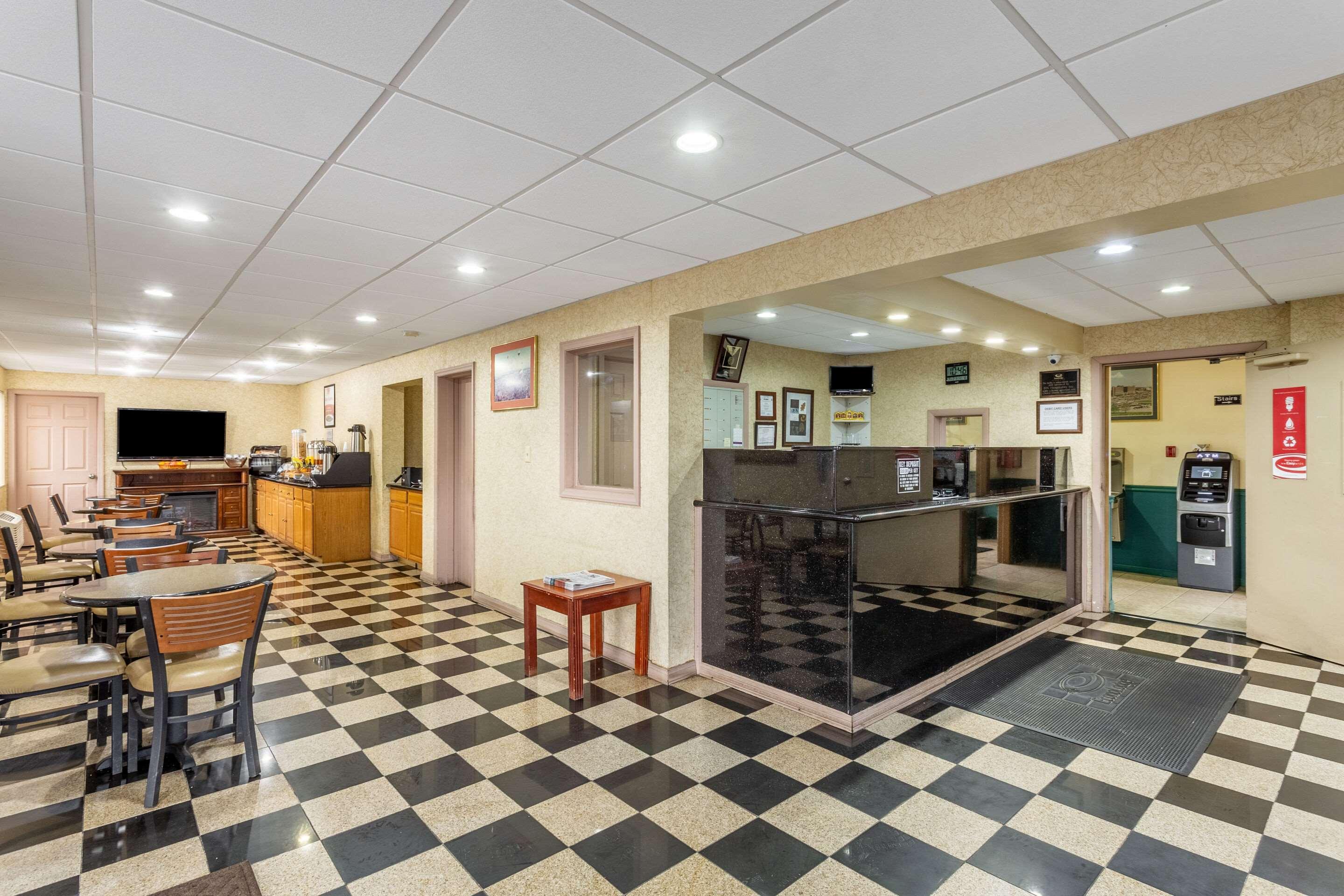 Econo Lodge Morgantown Exteriör bild
